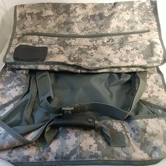 Flying Circle Bags Hanging Garment Digital Camo - Picture 4 of 8